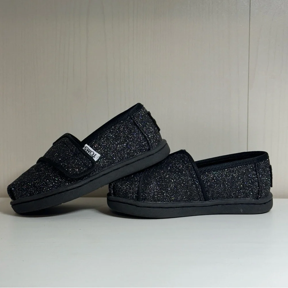 Toms Irid Glimmer Slip On Glitter In Black SZ US T5